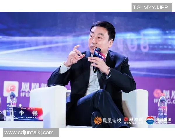 李强独家分享：深入解析足球技巧与战术心得，助你提升球场表现