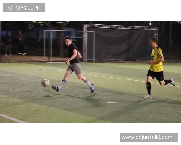 足球明星挑战台球技巧精彩瞬间大揭秘