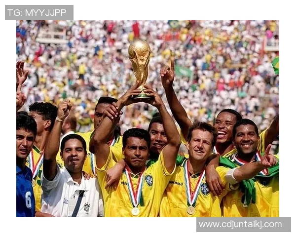 足球明星的辉煌历程与场外生活揭秘，展现他们的奋斗与荣耀